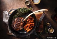 Cast Iron Cookware Care: Cleaning, Seasoning, and Maintenance Tips