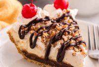 No-Bake Banana Split Pie Recipe for Summer Parties