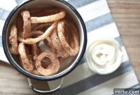 Crispy Buttermilk Onion Rings with Tangy Dipping Sauce