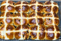 Classic Hot Cross Buns Recipe: Soft, Spiced Easter Buns