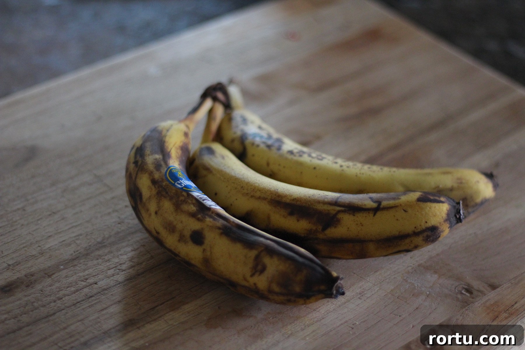 Grain-Free Streusel Banana Bread - save your ripe bananas to make this delicious, moist, sweet bread that is loaded with cinnamon and streusel topping! | fedandfulfilled.com