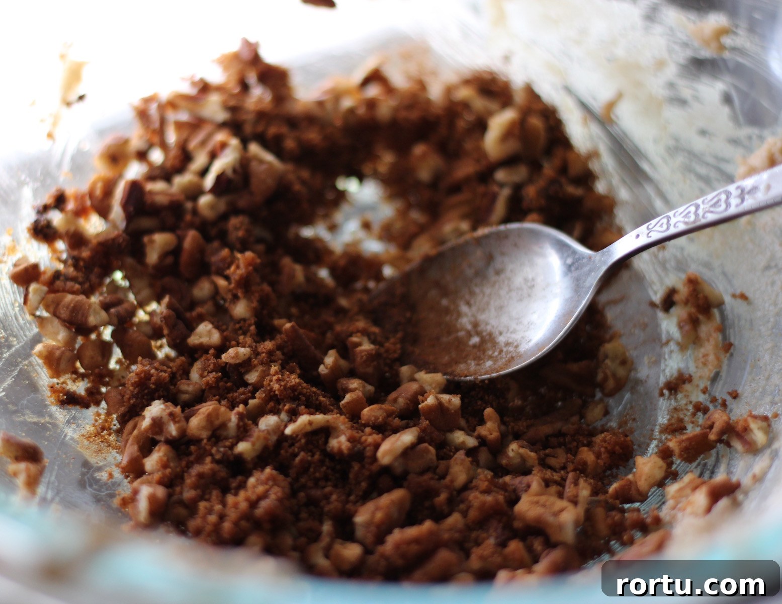 Grain-Free Streusel Banana Bread - a cinnamon, coconut sugar, and pecan-topped banana bread made Paleo with Otto's Cassava Flour! SO GOOD. | fedandfulfilled.com