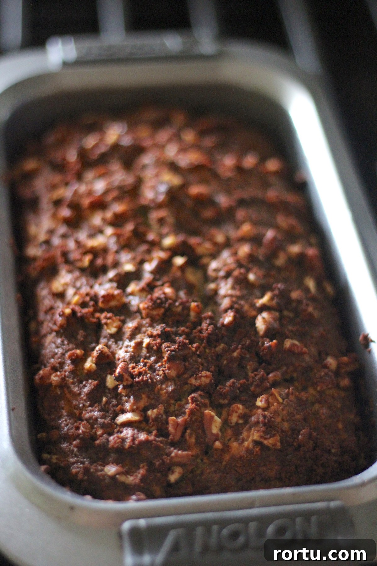 Grain-Free Streusel Banana Bread - a soft, hearty banana bread that's loaded with cinnamon streusel! Your family will love it! |fedandfulfilled.com