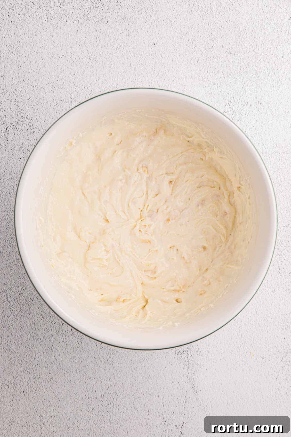 Bowl of smooth creamy filling.