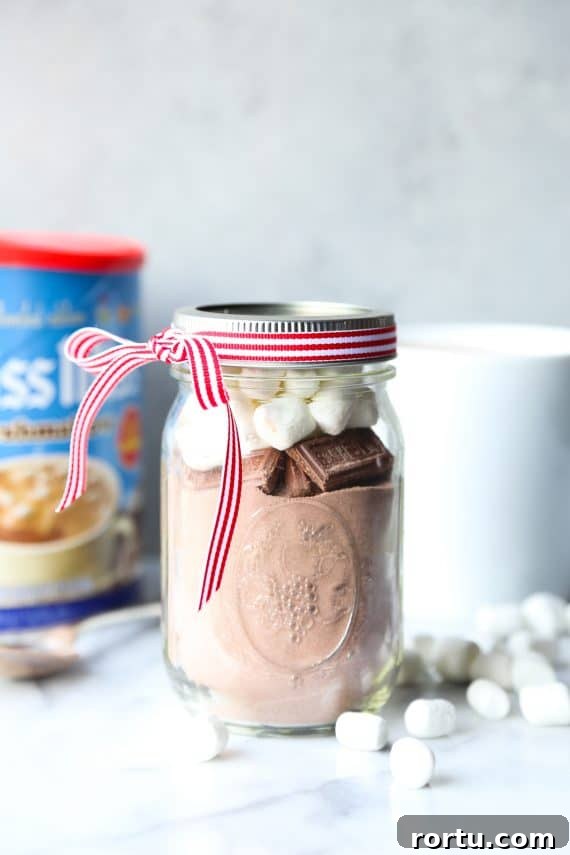 Last-Minute Gift Ideas That Impress Quickly 3 Hot Chocolate in a jar! Such a cute and easy gift idea!