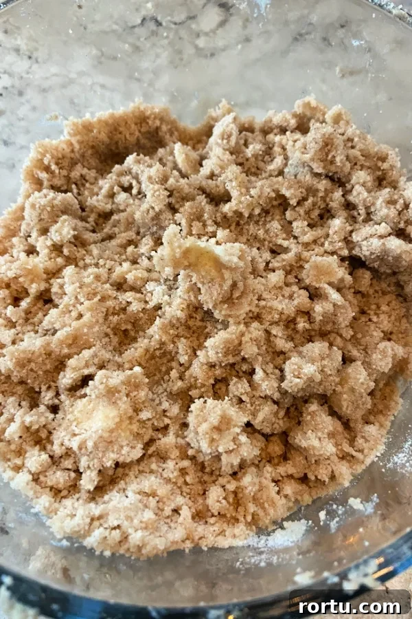 Grandma’s Classic Apple Crisp Recipe for Fall Desserts 5 crisp topping