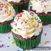 Classic Vanilla Cupcake Recipe with Perfect Buttercream Frosting 8 Classic Chocolate Cupcakes with Vanilla Frosting