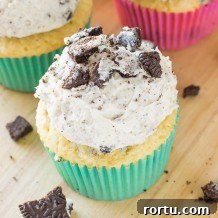Classic Vanilla Cupcake Recipe with Perfect Buttercream Frosting 9 COOKIES AND CREAM CUPCAKES
