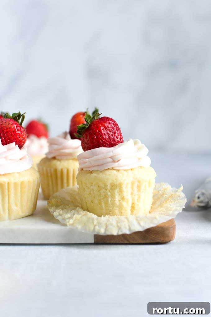 Zesty Lemon Strawberry Cupcakes with Cream Cheese Frosting 4 img 547 3