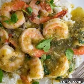 A close up of a plate of Shrimp and salsa verde Sauce