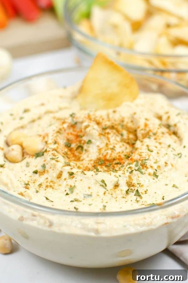 bowl of hummus