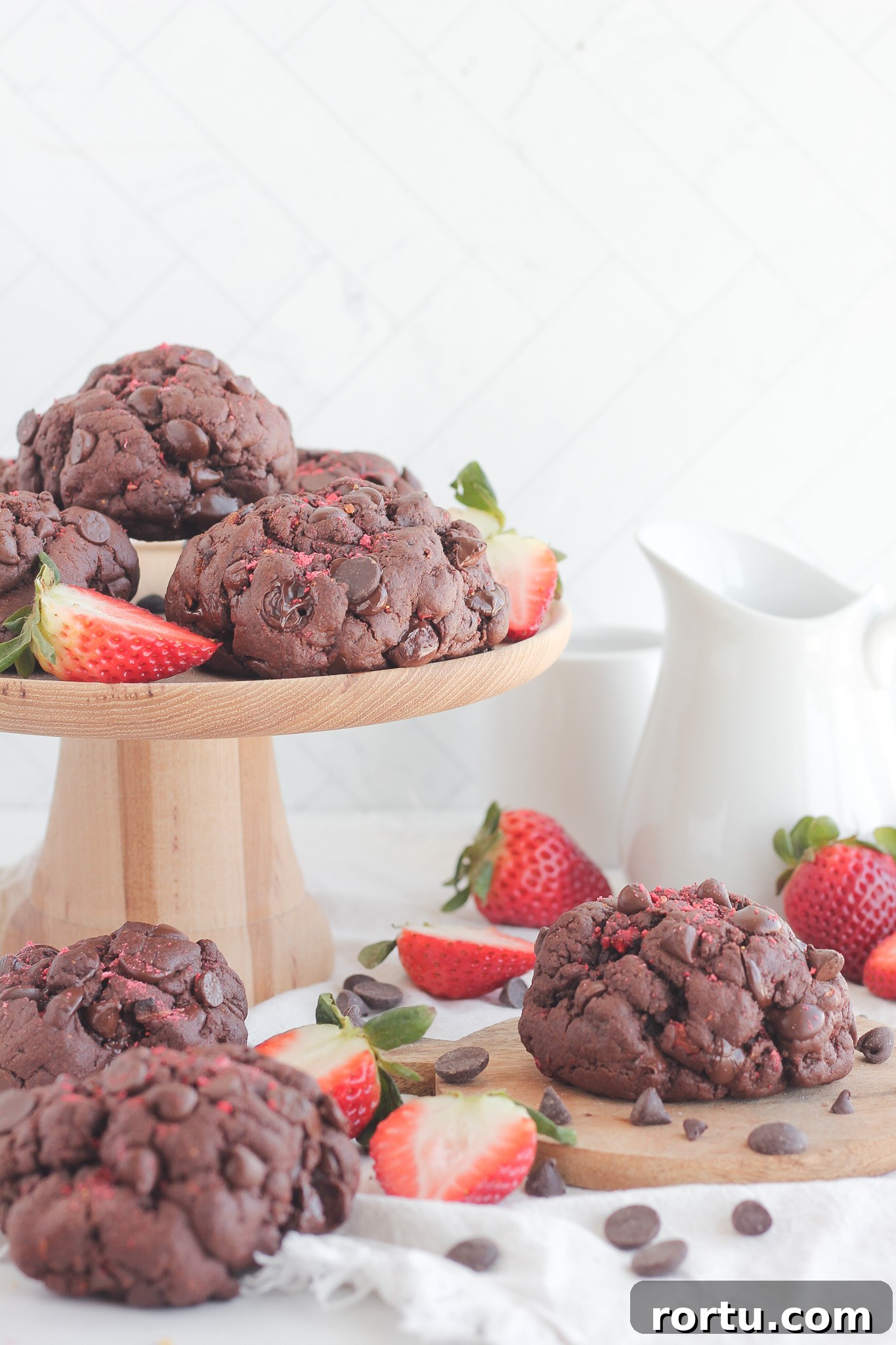 Giant Chocolate-Dipped Strawberry Cookies for Dessert Fans 3 Strawberry pieces and powder