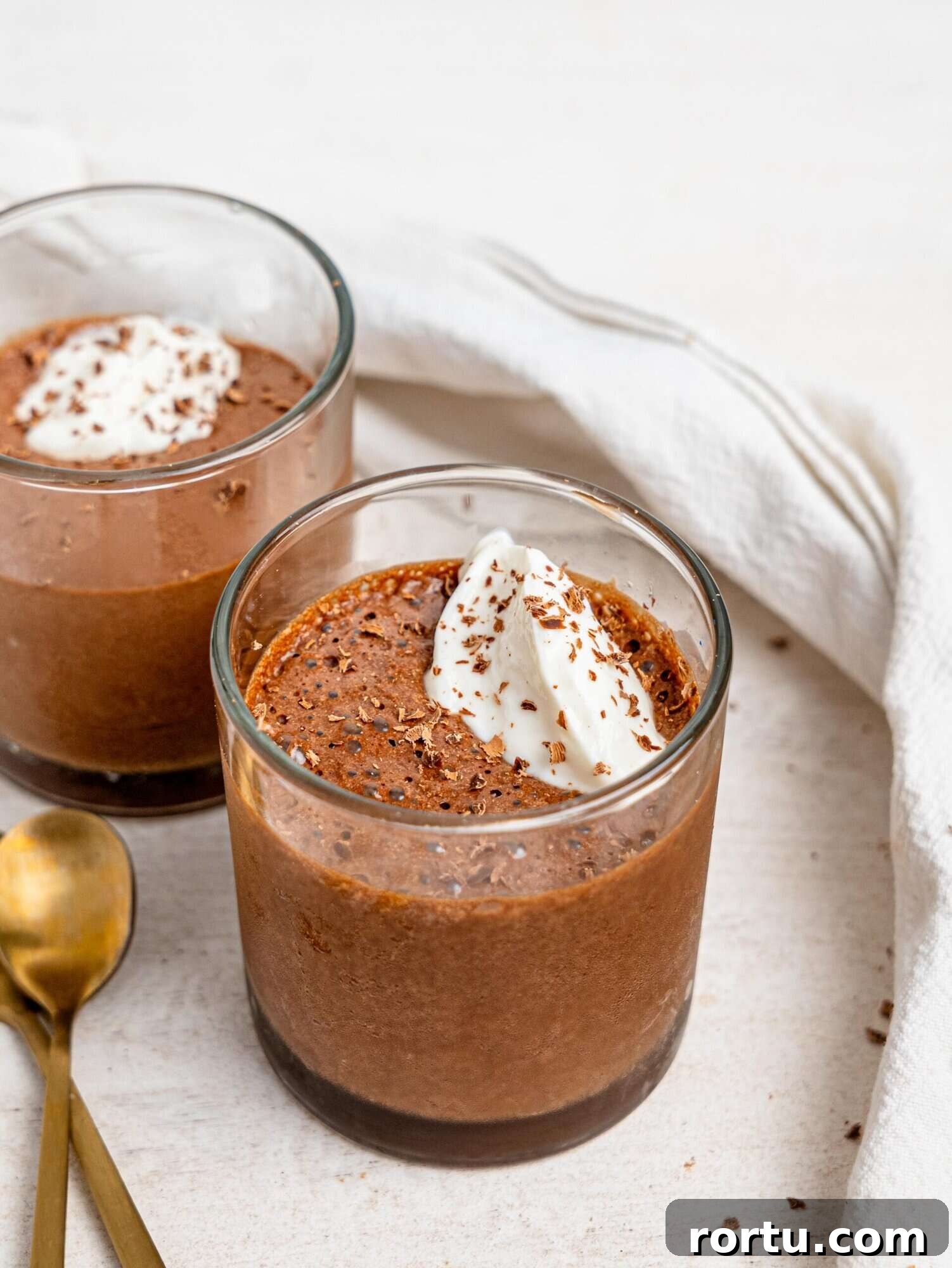High-Protein Chocolate Mousse Recipe for Muscle Recovery 2 Two glasses of protein chocolate mousse.