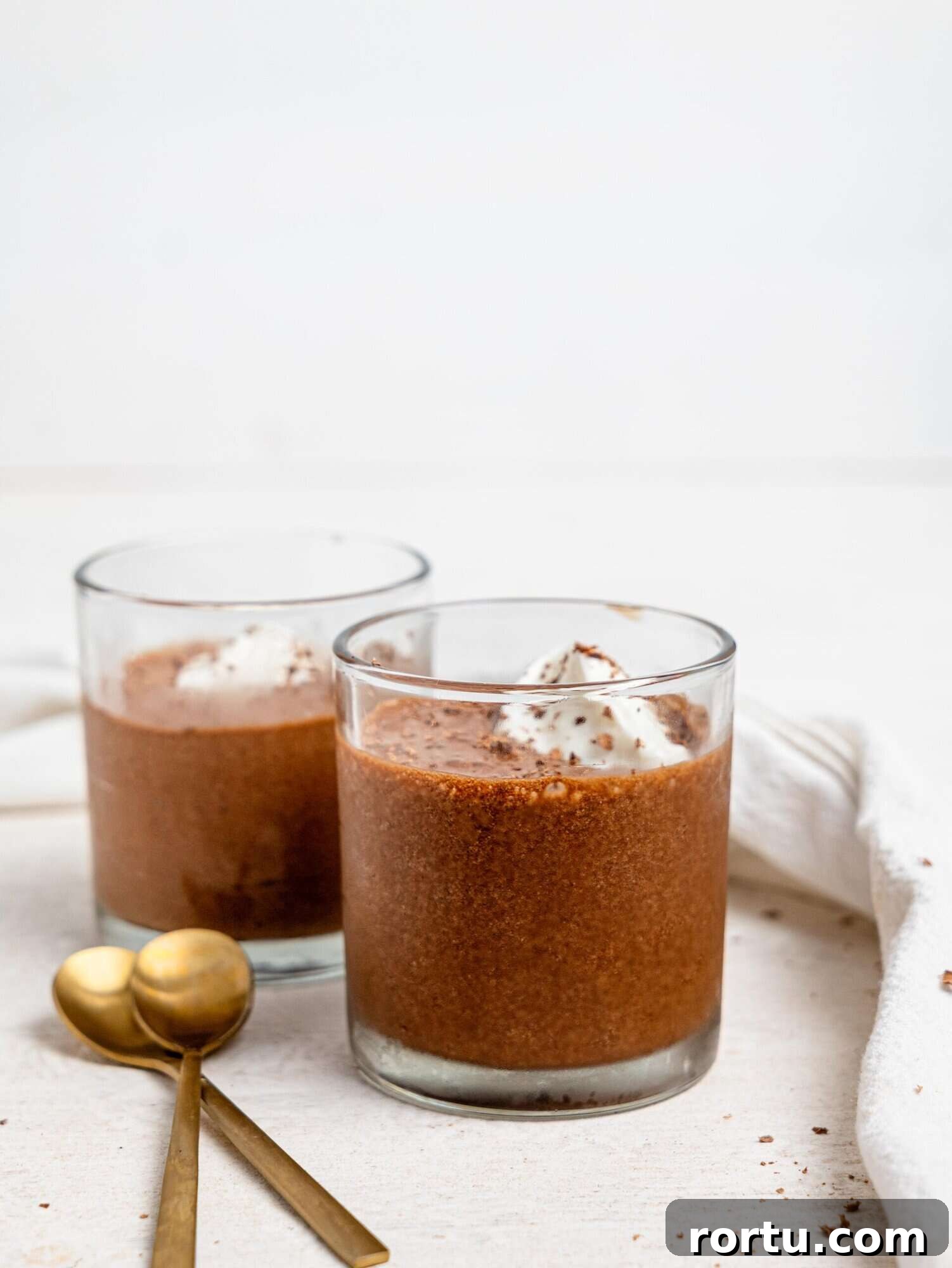 High-Protein Chocolate Mousse Recipe for Muscle Recovery 6 Two glasses of protein chocolate mousse.